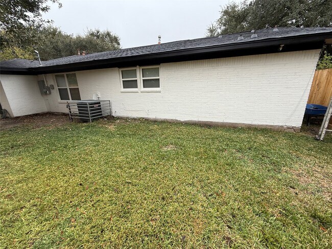 Building Photo - 4747 Clover St