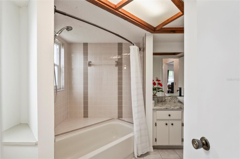 Building Photo - 8621 Bridgewater Dr