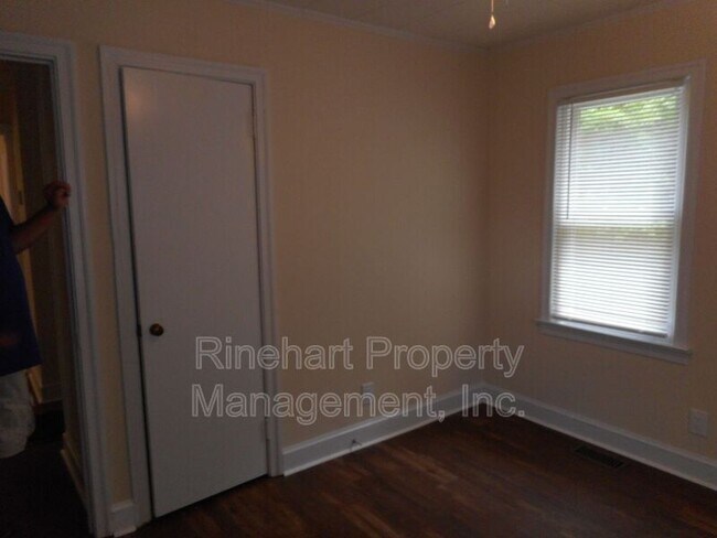 Building Photo - 408 Cummings St