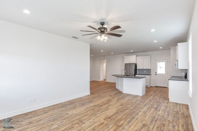 Building Photo - NEWER CONSTRUCTION! 3 bedroom, 2 bath, 2 car garage