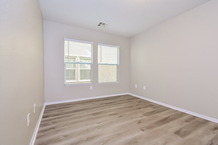Building Photo - 2404 Cockatiel Dr
