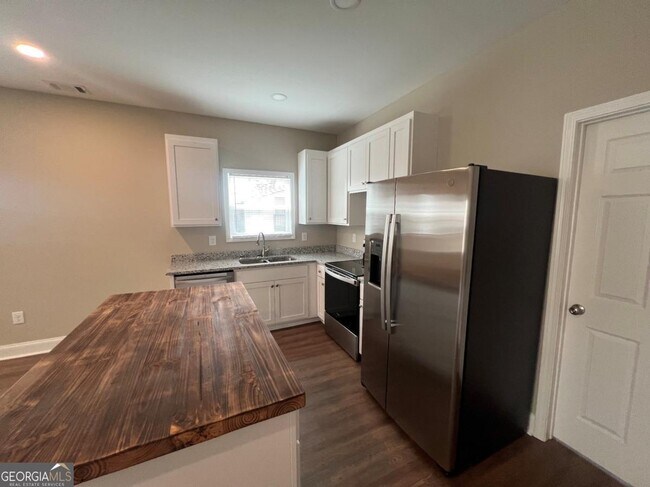 Building Photo - 1027 Park Hill Dr