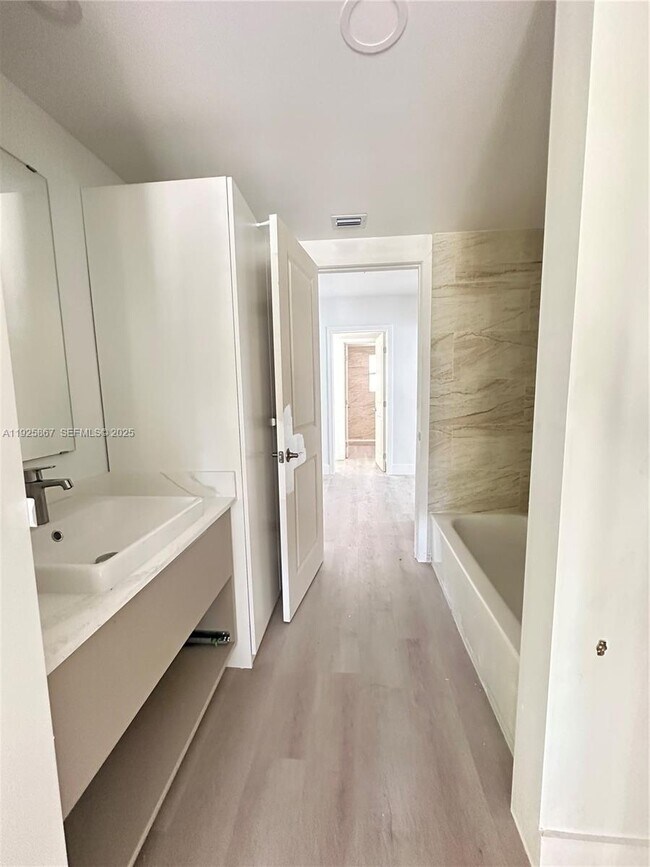 Building Photo - 1703 NW 34th Ave