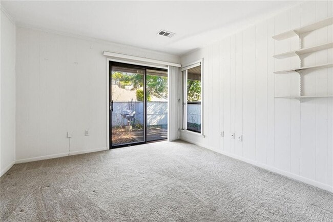 Building Photo - 813 Serramonte Dr