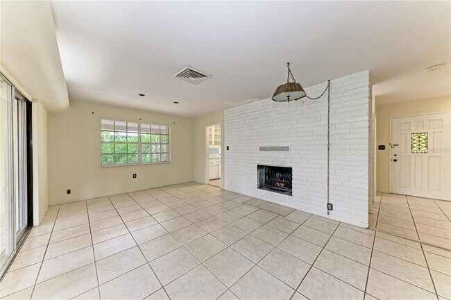 Building Photo - 1827 Alta Vista St