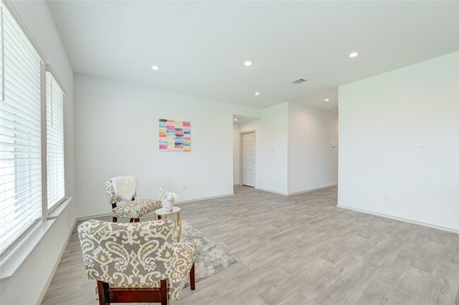 Building Photo - 1806 Laguna Wy