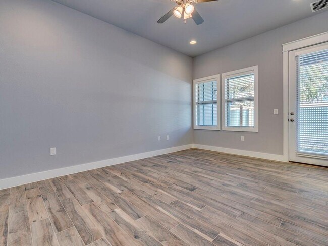 Building Photo - 103 E Walter Ave