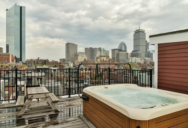 Building Photo - 216 Beacon St