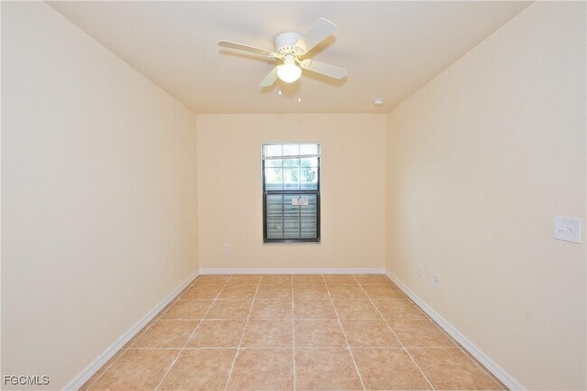 Building Photo - 613 SE 6th Terrace