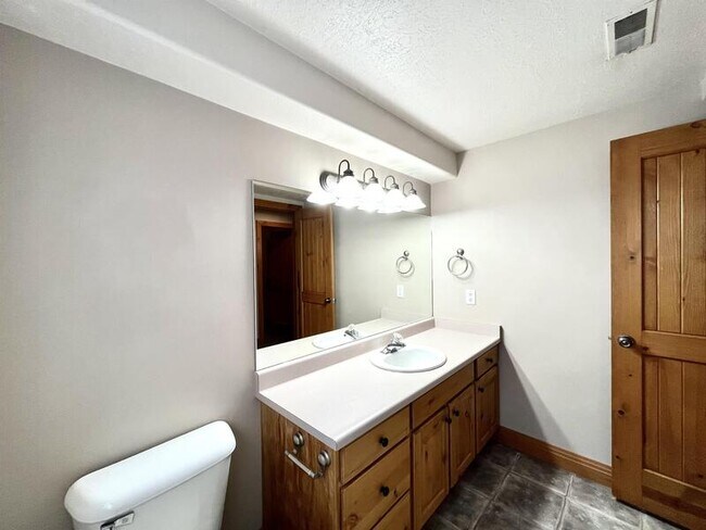 Building Photo - 6363 Murray Bluffs Dr