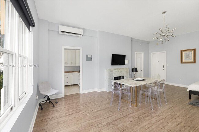 Building Photo - 2421 Lake Pancoast Dr