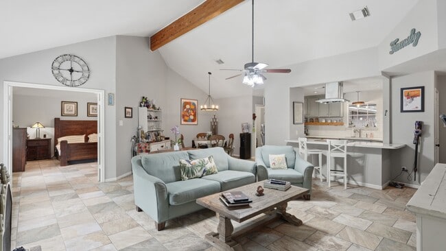 Building Photo - 19 Pebblebrook Ln