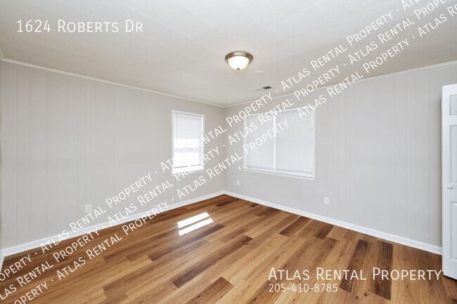 Building Photo - 1624 Roberts Dr
