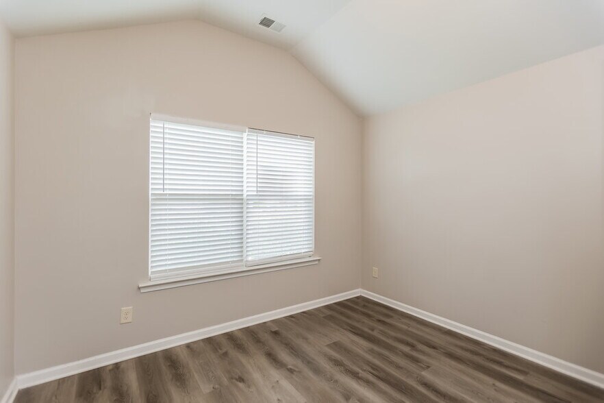 Building Photo - 42 Mercer Ln