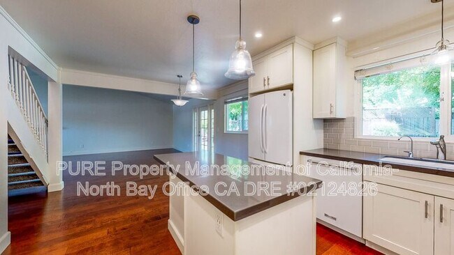Building Photo - 360 Manka Cir