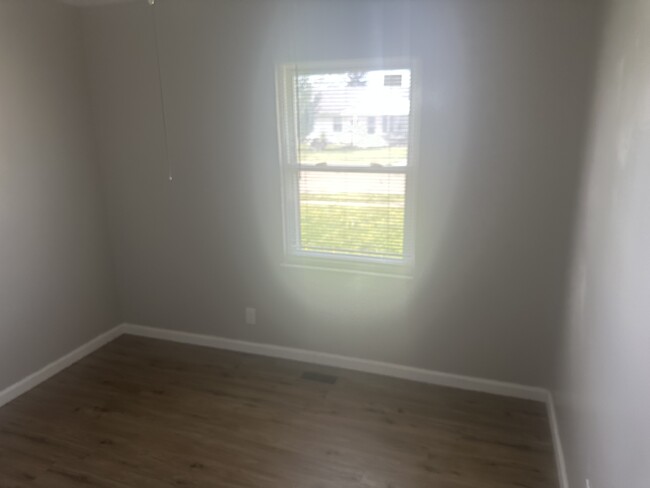 Building Photo - 1207 Chalet Ave