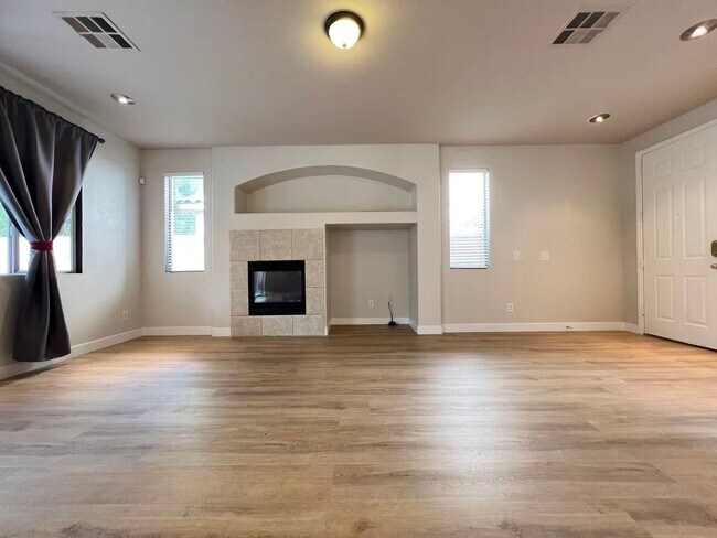 Building Photo - Beautiful and well-maintained two-story home in summerlin