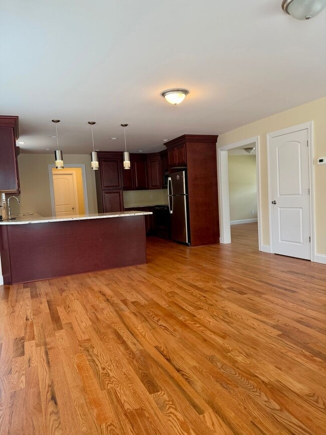 Building Photo - 497 Carnation Dr