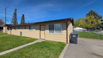 Building Photo - Remodeled Two Bedroom Duplex Off Reserve