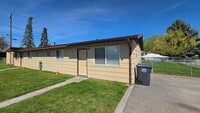 Building Photo - Remodeled Two Bedroom Duplex Off Reserve