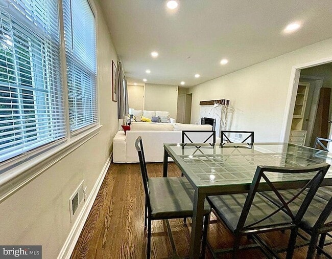 Building Photo - 5901 Middleton Ln