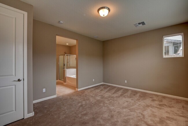 Building Photo - Beautiful custom home in The Dells!