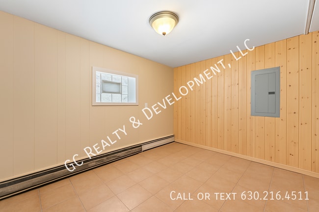 Building Photo - 3109 N Neva Ave