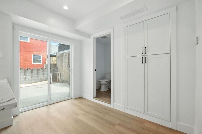Building Photo - Downtown Sharpsburg New Remodel - 3 Bed, 2...