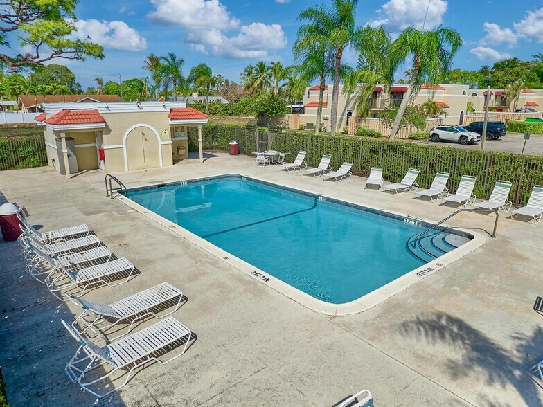 Building Photo - 4075 Village Dr