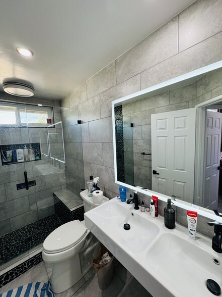 Building Photo - 13661 Kings Canyon Ct