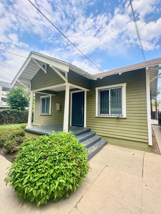 Building Photo - 732-738 Gaviota LB