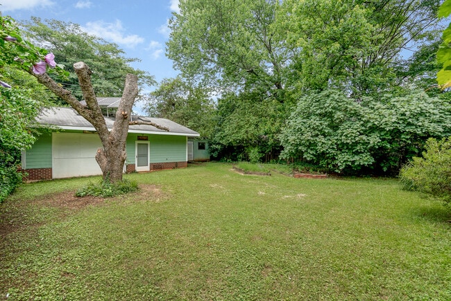 Building Photo - 4344 University Dr