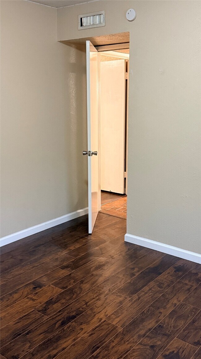 Building Photo - 16915 Grampin Dr