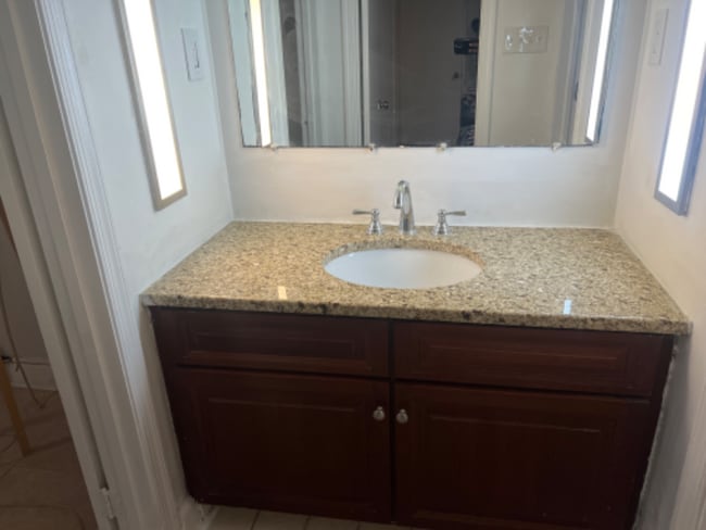 Building Photo - 4801 Oliver St