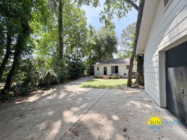 Building Photo - Fully renovated 3 Bedroom Home in Fort Wal...