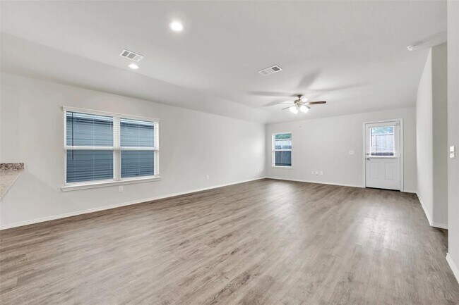 Building Photo - 4351 Stuebner Hl Dr