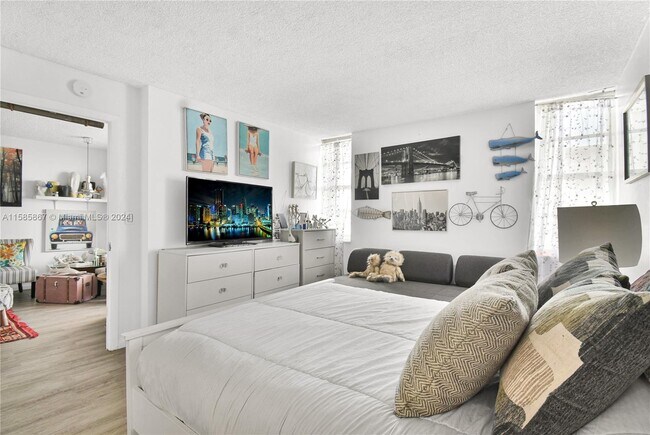 Building Photo - 1331 Lincoln Rd