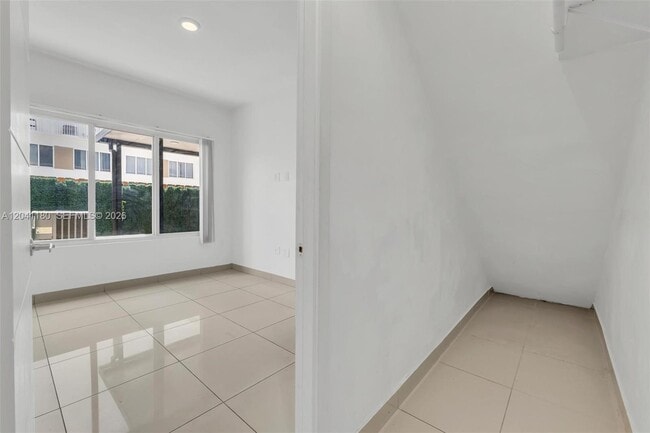Building Photo - 25871 SW 139th Ct