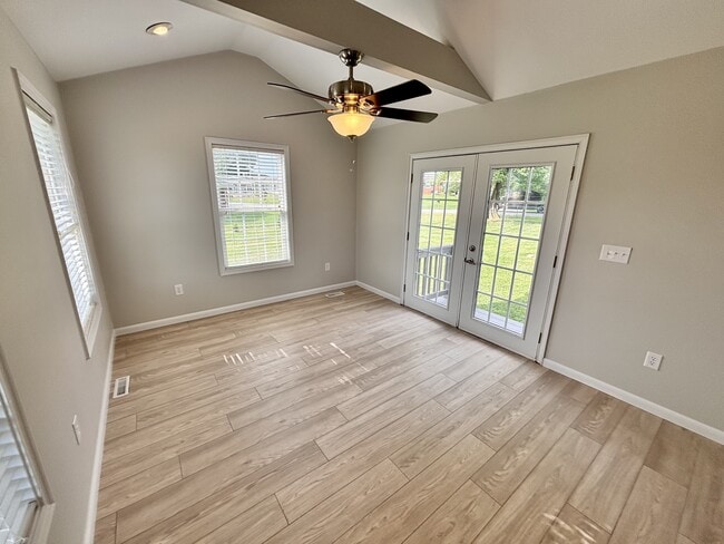 Building Photo - 120 Willow Dr