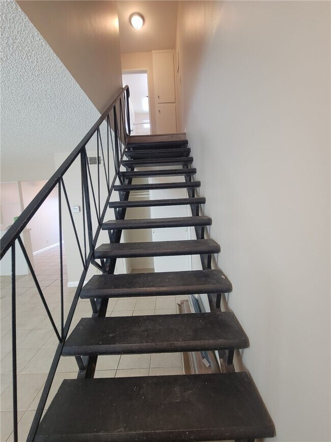 Building Photo - 4505 Canoga St