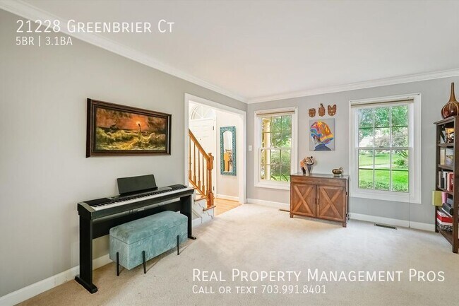 Building Photo - 21228 Greenbrier Ct