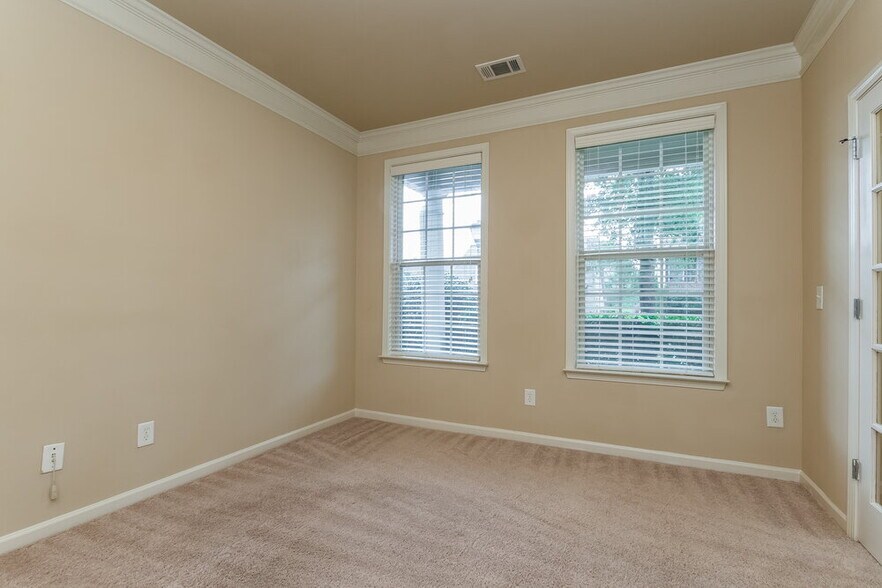 Building Photo - 3925 Village Estates Ct