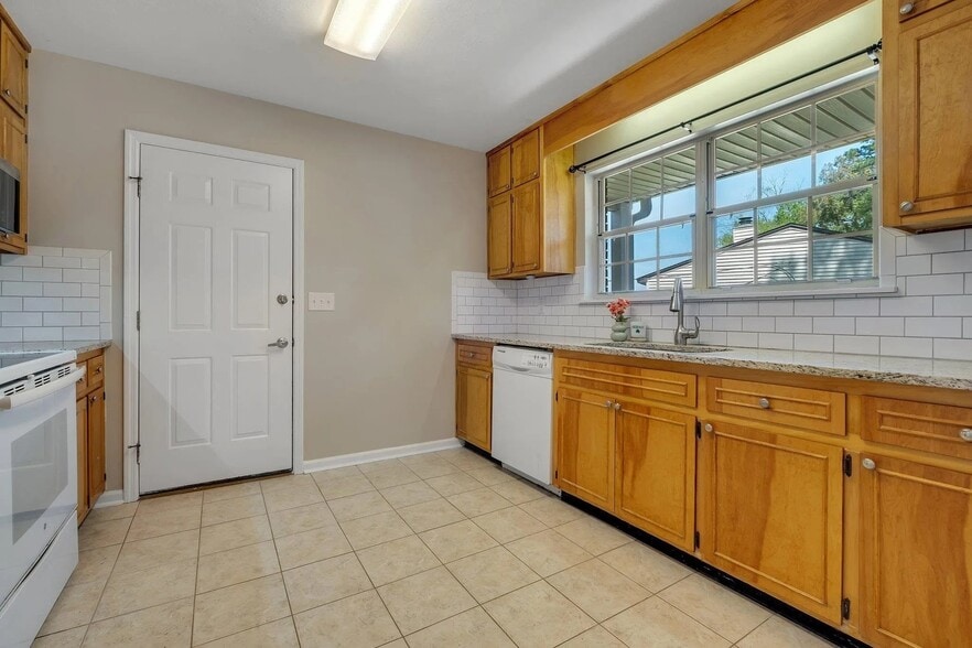 Building Photo - 550 Teal Ln