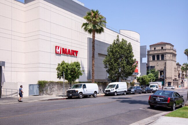 Building Photo - 685 S New Hampshire Ave