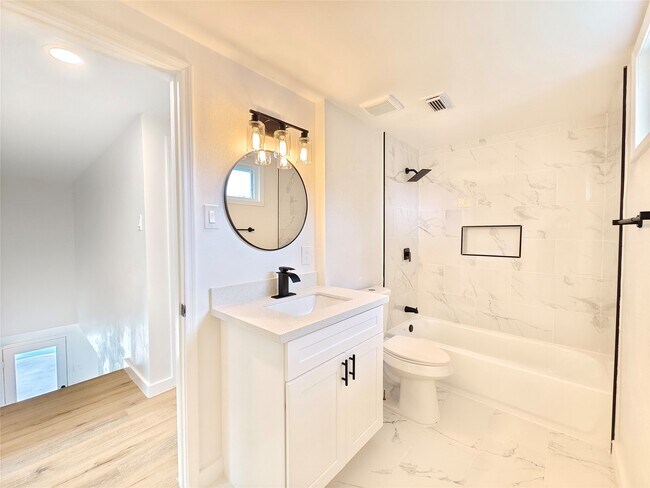 Building Photo - 4106 Clovernook Ln