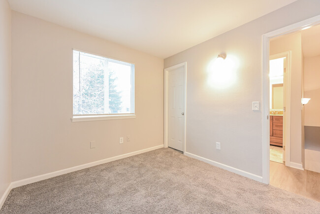 Building Photo - Charming 4-Bedroom Home