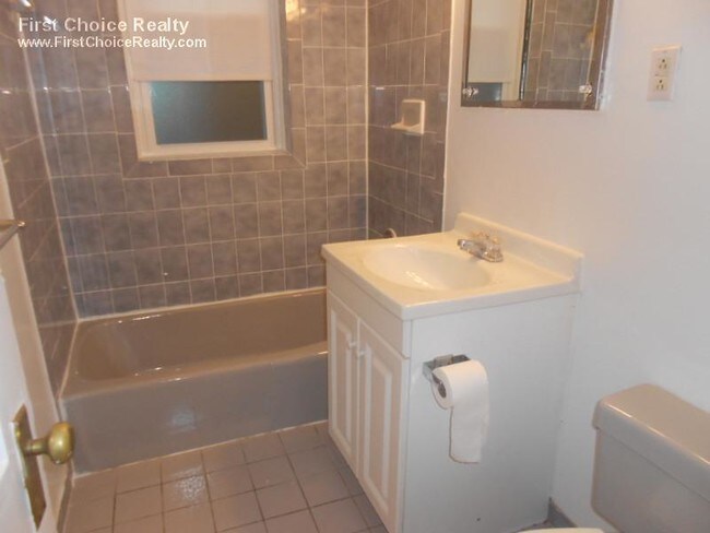 Building Photo - 120 Warren St