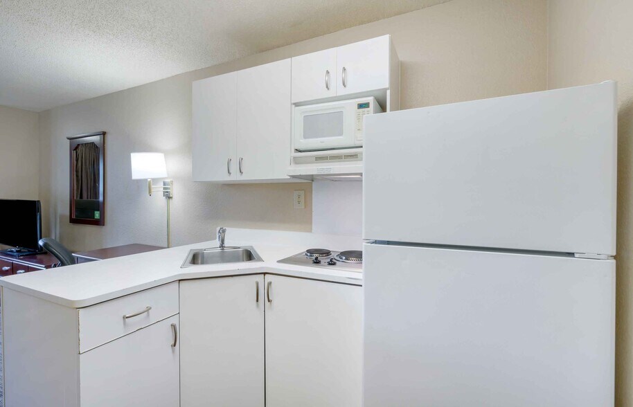 Building Photo - 1760 Pembrook Dr