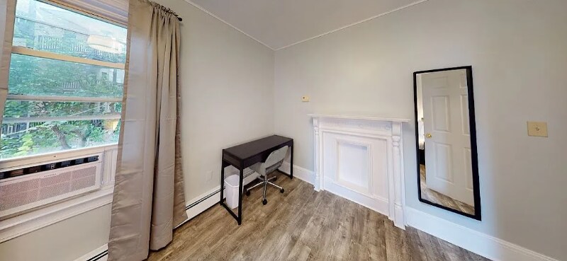 Building Photo - 101 1/2 Calumet St