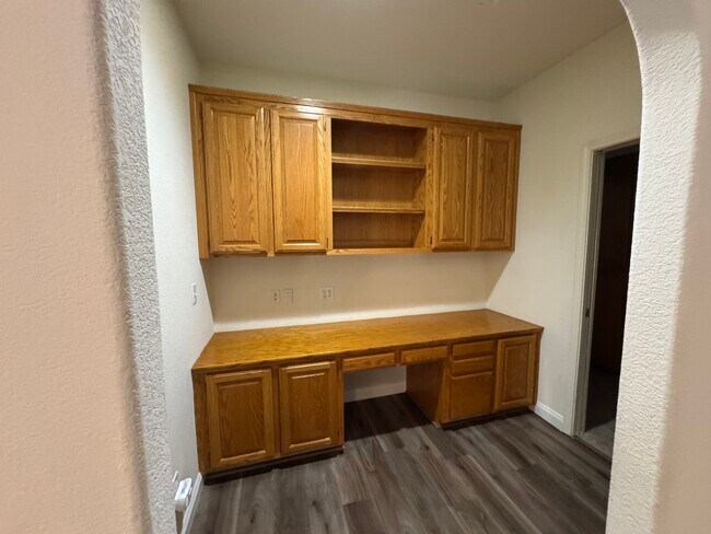 Building Photo - 767 Kingman Dr